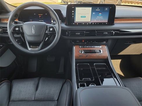 Certified 2025 Lincoln Aviator Black Label image 28