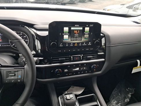 New 2025 Nissan Pathfinder SL w/ SL Premium Package image 18