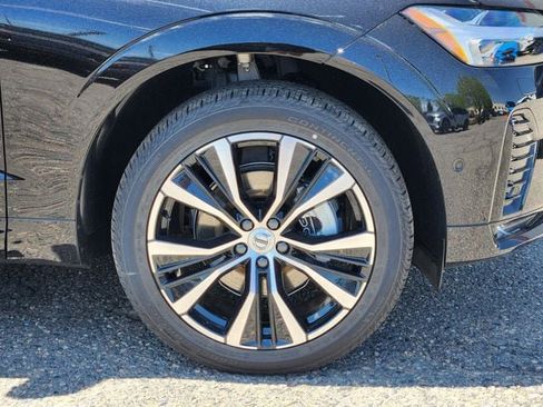 Certified 2025 Volvo XC60 B5 Plus w/ Climate Package image 15
