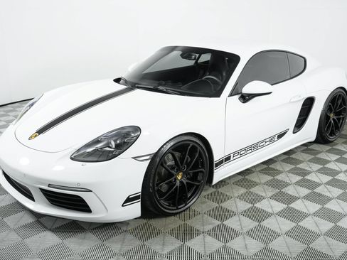 Used 2025 Porsche 718 Cayman RWD image 3