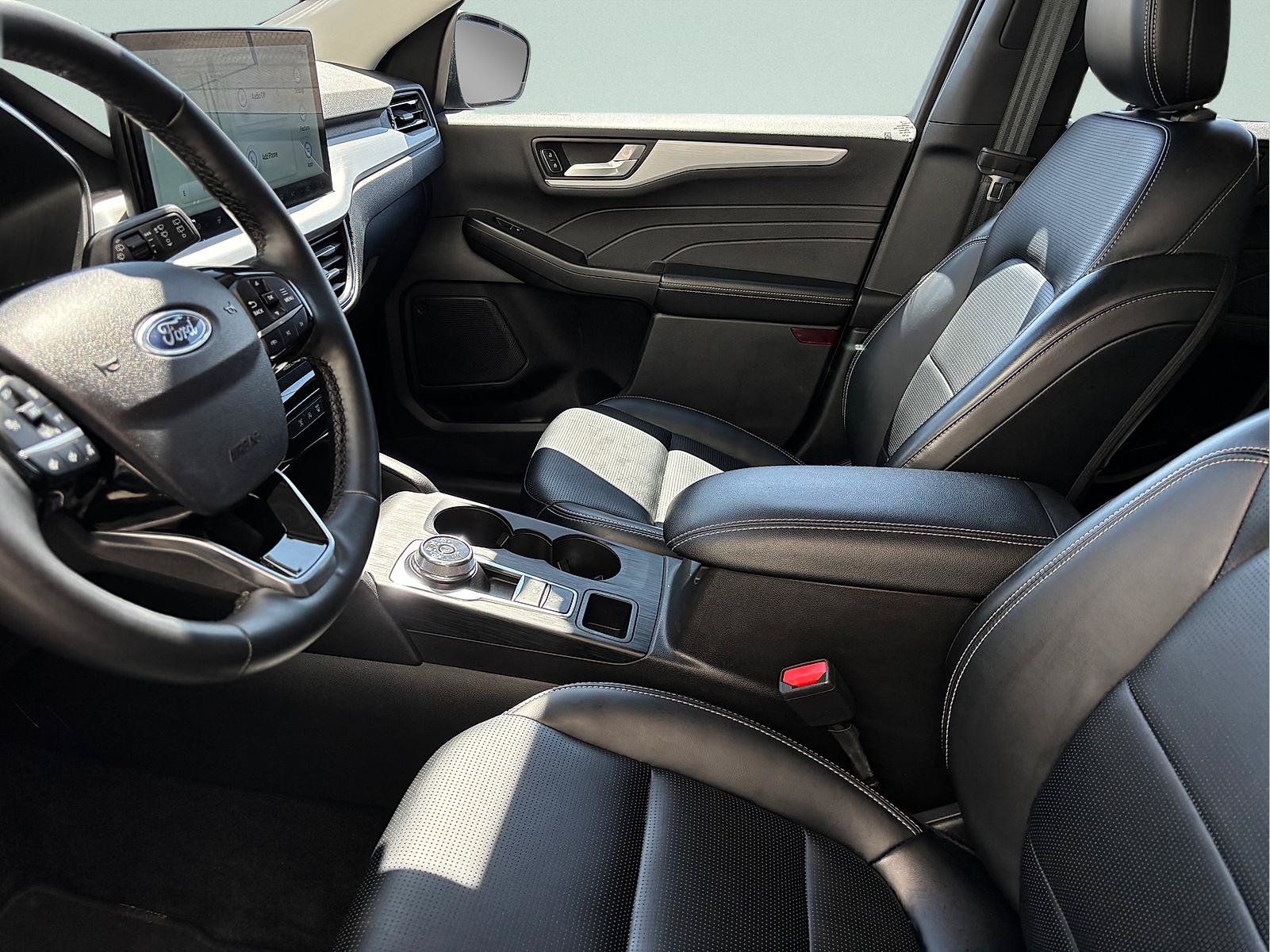 Used 2025 Ford Escape Platinum AWD/4WD image 17
