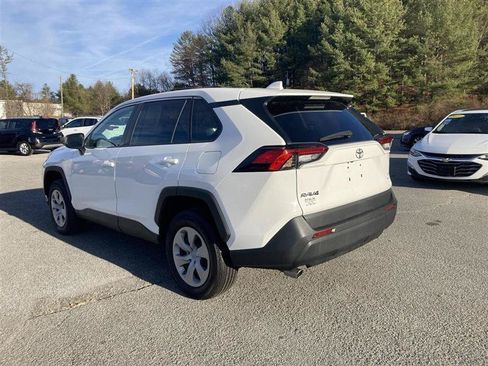 Used 2024 Toyota RAV4 LE AWD/4WD image 7