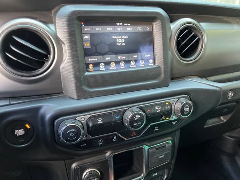 Used 2022 Jeep Wrangler Unlimited Sport AWD/4WD image 30
