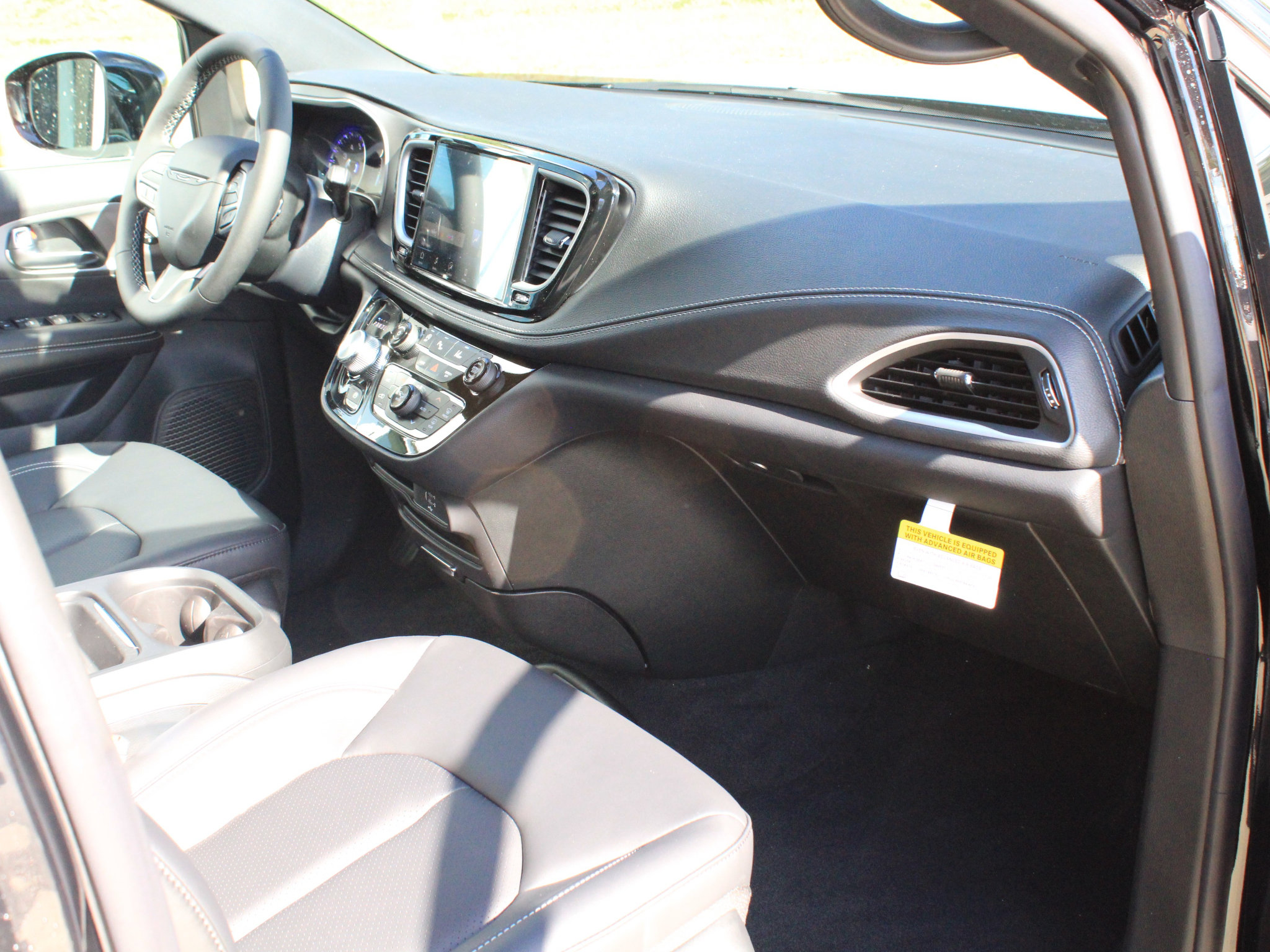 New 2027 Chrysler Pacifica Select FWD image 27