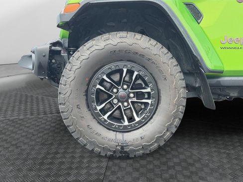 Used 2025 Jeep Wrangler Unlimited Rubicon AWD/4WD image 16