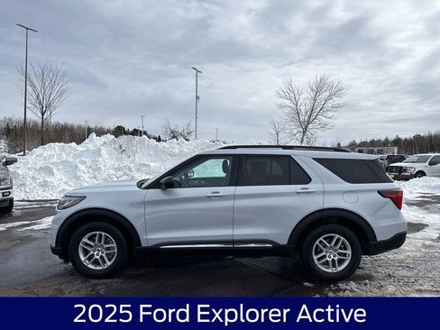 Used 2025 Ford Explorer Active image 10