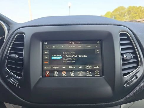 Used 2020 Jeep Compass Latitude FWD image 27