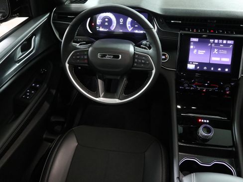 New 2025 Jeep Grand Cherokee L Altitude image 17