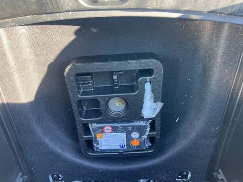 Used 2025 Jeep Compass Limited image 27