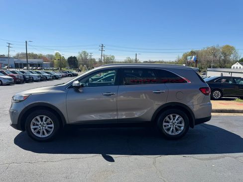 Used 2019 Kia Sorento AWD w/ LX Convenience Package image 4