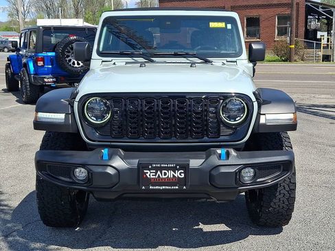 Used 2024 Jeep Wrangler Unlimited image 2