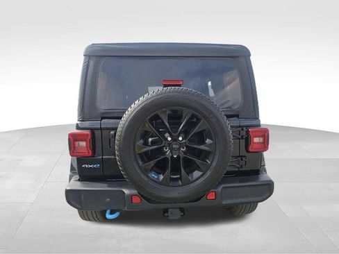 Used 2023 Jeep Wrangler Unlimited Sahara w/ Cold Weather Group AWD/4WD image 6