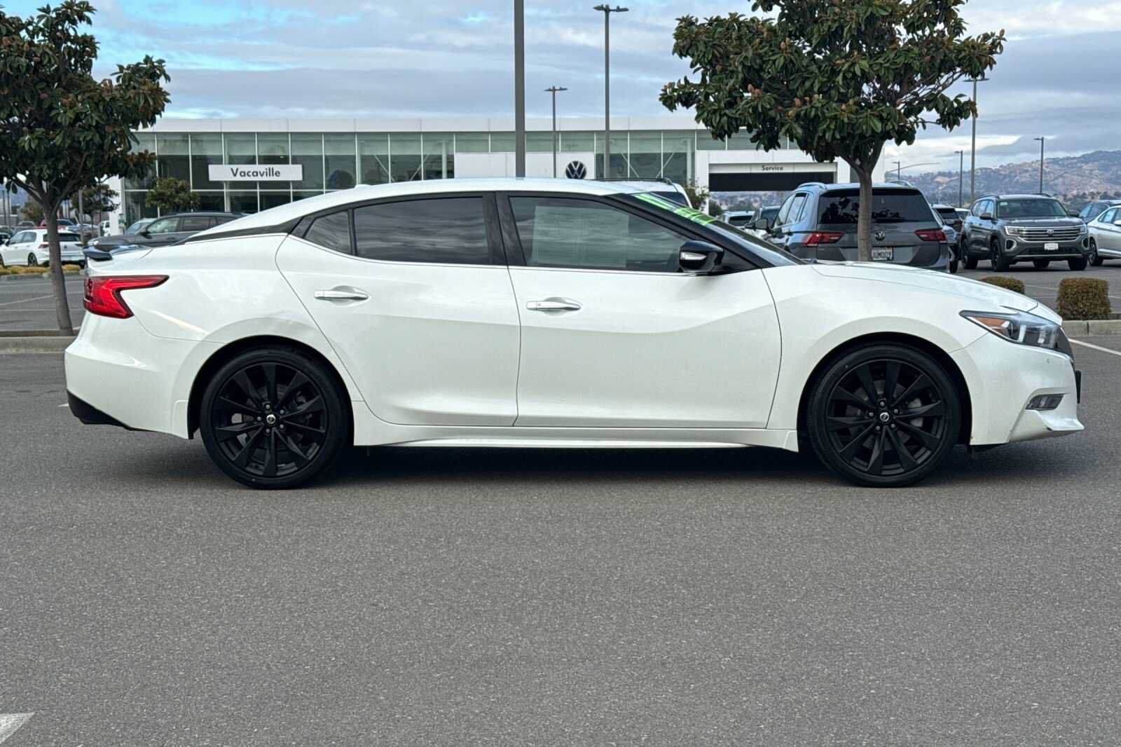 Used 2017 Nissan Maxima SR w/ Midnight Edition FWD image 3