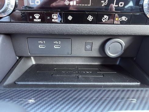 New 2025 Mitsubishi Outlander SE image 26