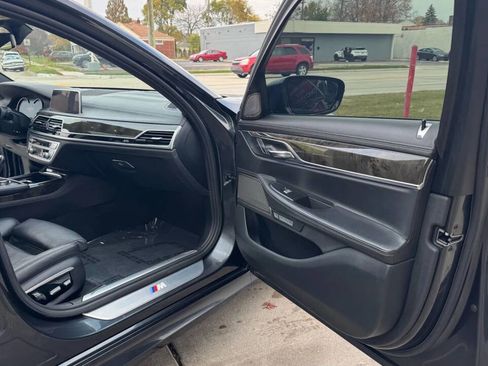 Used 2016 BMW 750i xDrive image 17