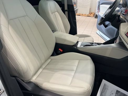Used 2025 Audi Q5 Premium w/ Convenience Package AWD/4WD image 21