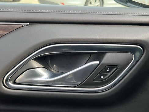 Used 2024 Chevrolet Suburban LT image 26