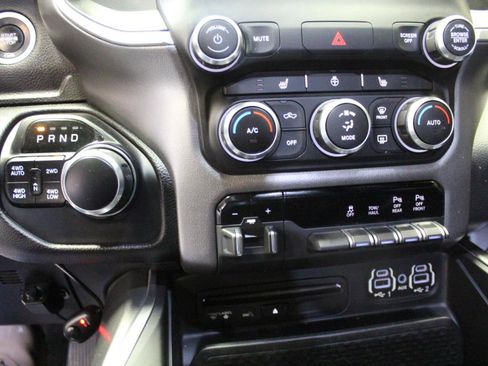 Used 2019 RAM 1500 Big Horn image 15
