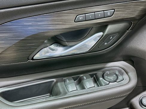 Used 2024 GMC Terrain SLT image 18