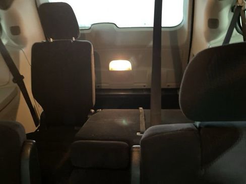 Used 2014 Dodge Grand Caravan SE image 15