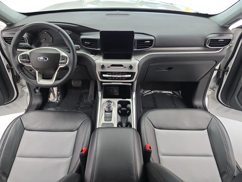Used 2023 Ford Explorer XLT w/ Equipment Group 202A RWD image 9