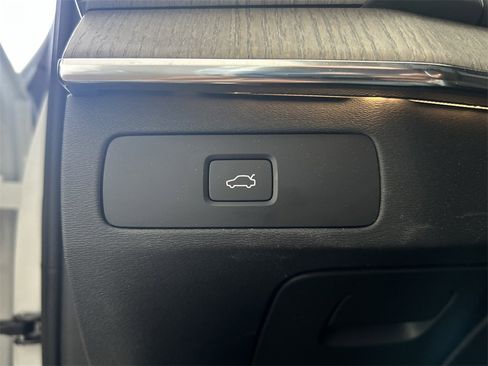 Used 2023 Volvo XC90 B6 Ultimate w/ Protection Package Premier image 15