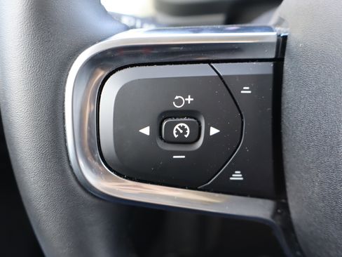 Used 2025 Volvo XC40 B5 Core image 20