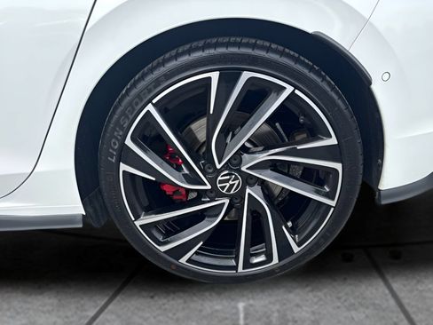 Used 2022 Volkswagen GTI Autobahn FWD image 21