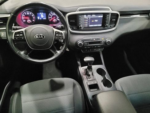 Used 2019 Kia Sorento S image 22