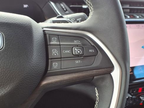 Used 2025 Jeep Grand Cherokee Limited w/ Black Appearance Package image 17