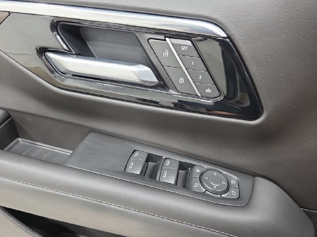 Used 2025 Chevrolet Suburban LT w/ Comfort Package AWD/4WD image 28