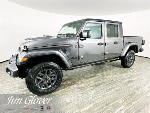 New 2025 Jeep Gladiator Sport image 4
