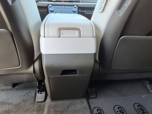 Used 2025 Hyundai Santa Fe Calligraphy FWD image 17