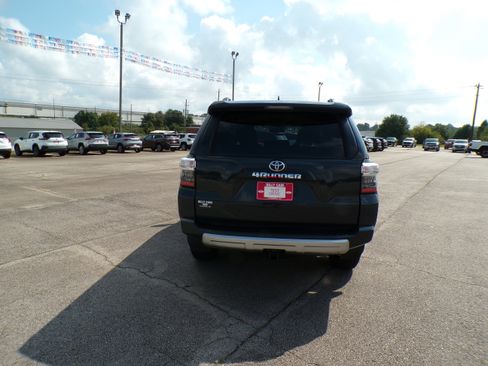 Used 2024 Toyota 4Runner TRD Off-Road Premium image 6