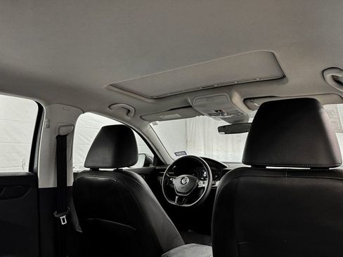 Used 2022 Volkswagen Passat 2.0T SE image 13