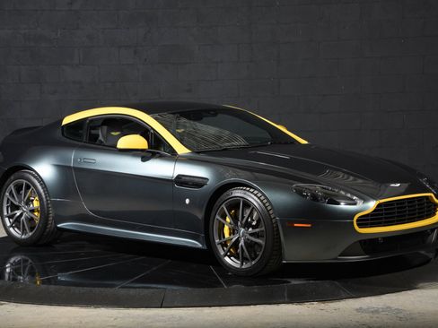 Used 2016 Aston Martin V8 Vantage GT RWD image 2