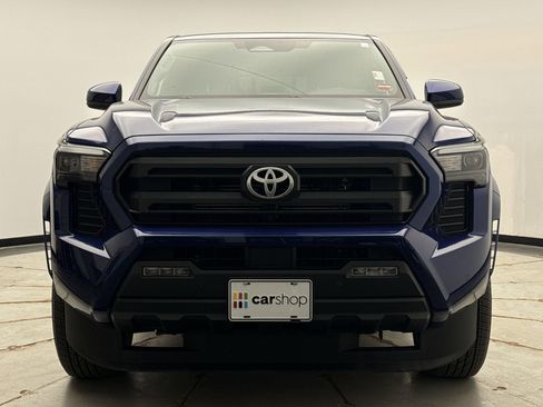 Used 2024 Toyota Tacoma SR5 AWD/4WD image 8