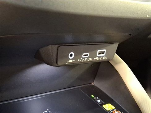 Certified 2025 Subaru Forester Limited image 23