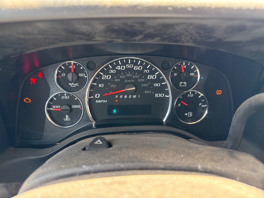 Used 2015 Chevrolet Express 2500 RWD image 14