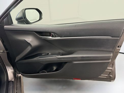 Used 2020 Toyota Camry LE image 33