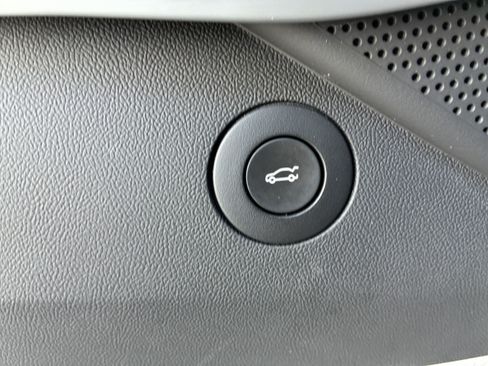 Used 2018 Chevrolet Camaro ZL1 RWD image 22