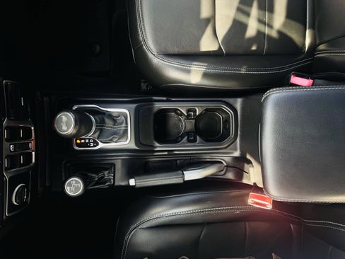 Used 2022 Jeep Wrangler Unlimited Sahara w/ Cold Weather Group image 18