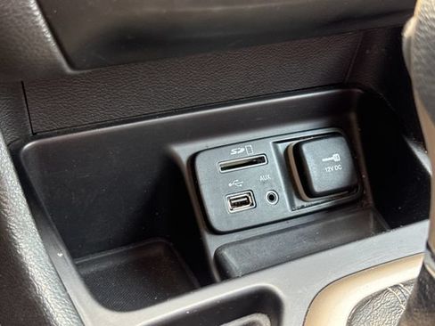 Used 2015 Jeep Cherokee Sport FWD image 29