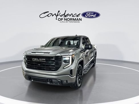 Used 2023 GMC Sierra 1500 Elevation w/ Elevation Premium Package AWD/4WD image 3