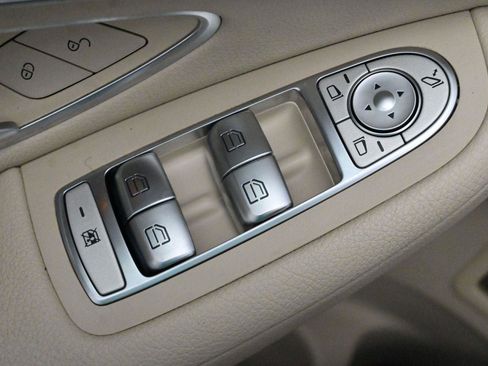 Used 2021 Mercedes-Benz GLC 300 4MATIC image 13