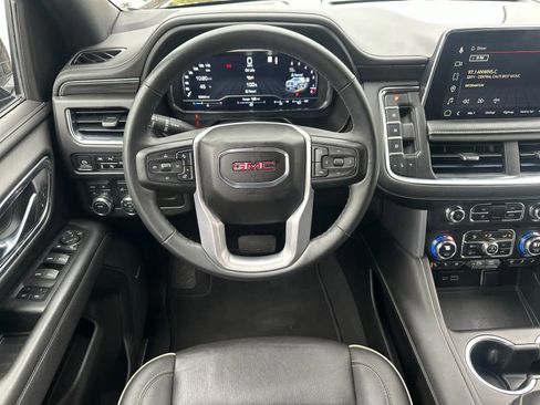 Used 2023 GMC Yukon XL SLT w/ SLT Premium Package image 13