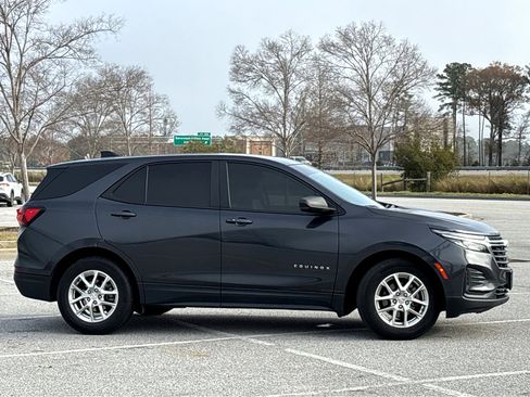 Used 2022 Chevrolet Equinox LS w/ LS Convenience Package image 17