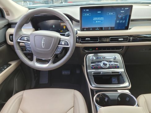 Certified 2023 Lincoln Nautilus FWD image 12