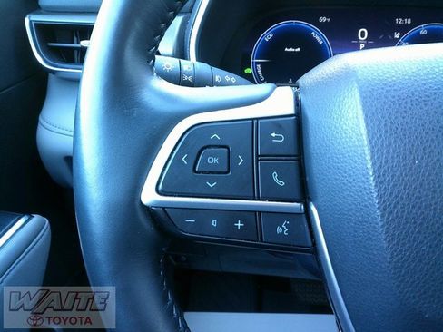 Used 2023 Toyota Highlander Limited image 14