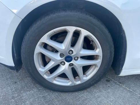 Used 2016 Ford Fusion SE FWD image 28